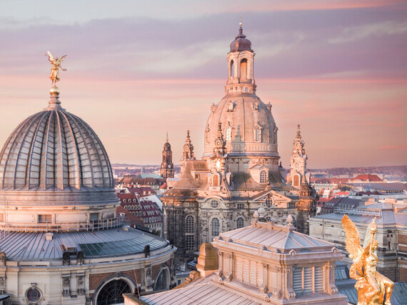 Architectural photograph of the frauenkirche dresden with sunset atmosphere